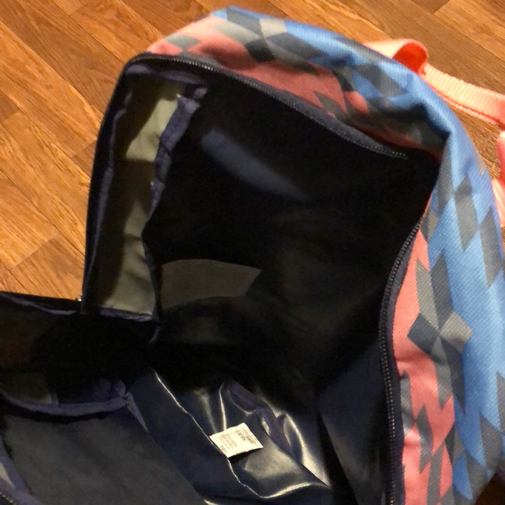 “NWT” Aztec Backpack - Picture 3 of 3
